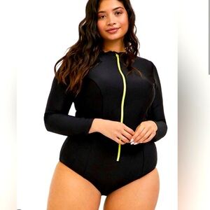 NWT! ☀️🌊 Torrid wireless long sleeve rash guard one-piece swimsuit!